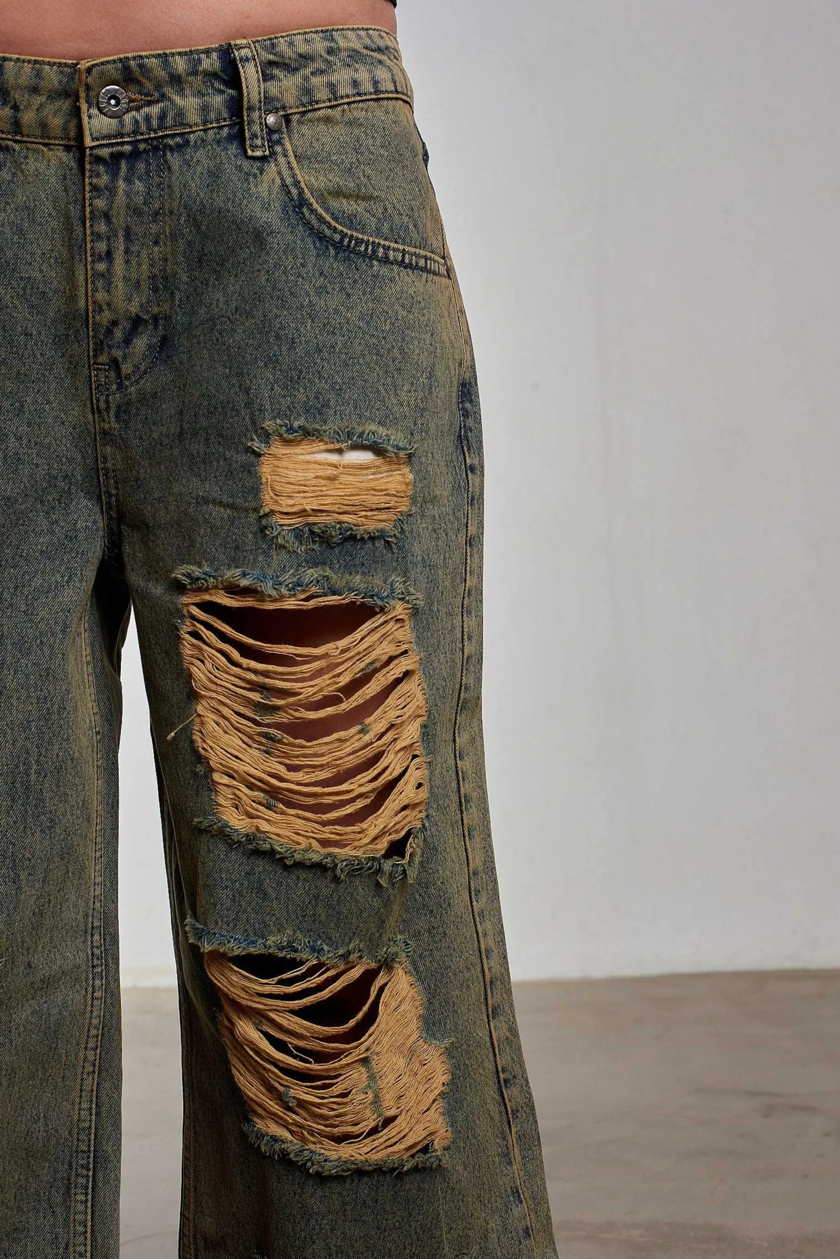 Dirty Wash Shredded Release Jean